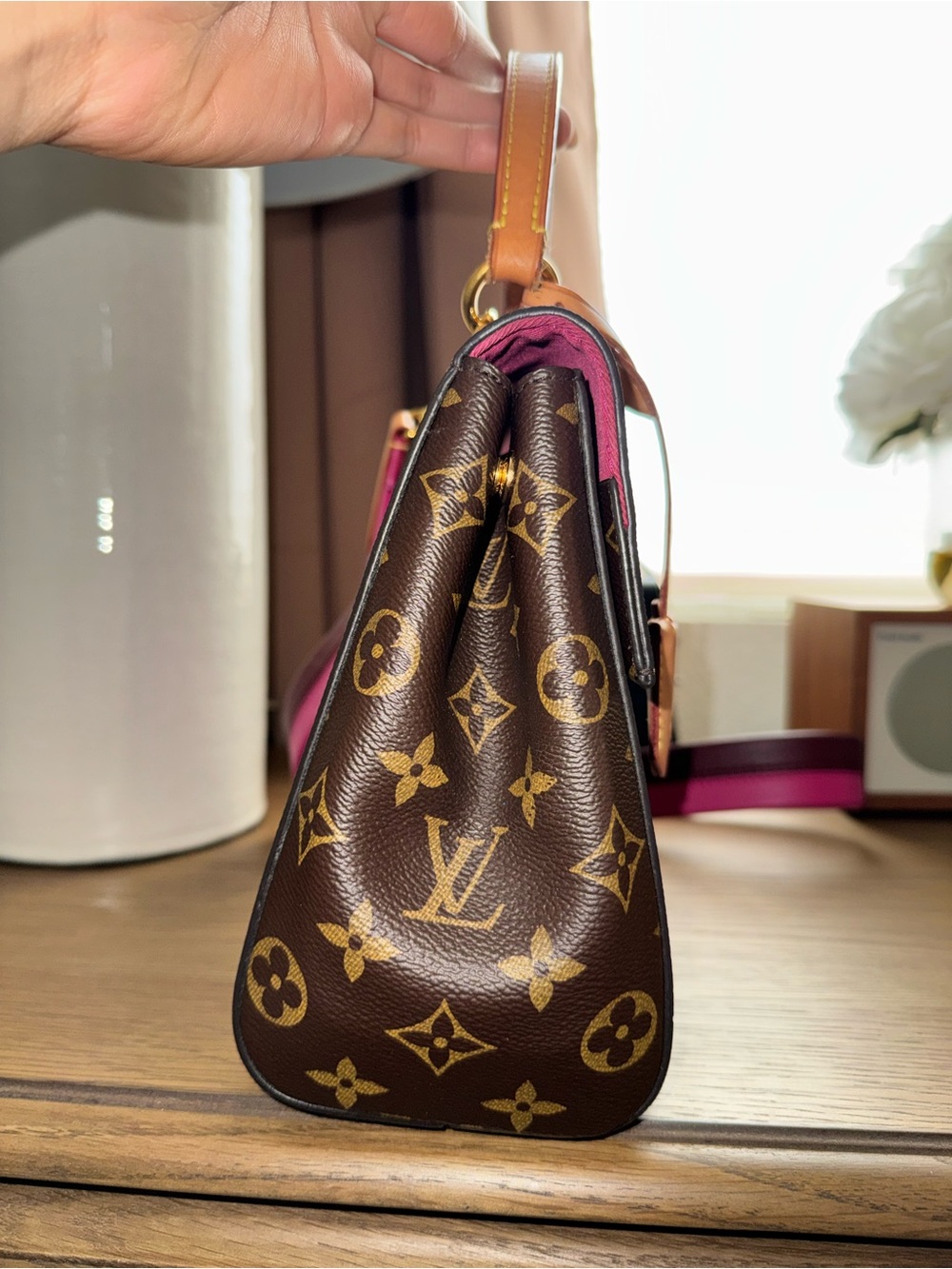 Louis Vuitton Cluny - Picture 4 of 14